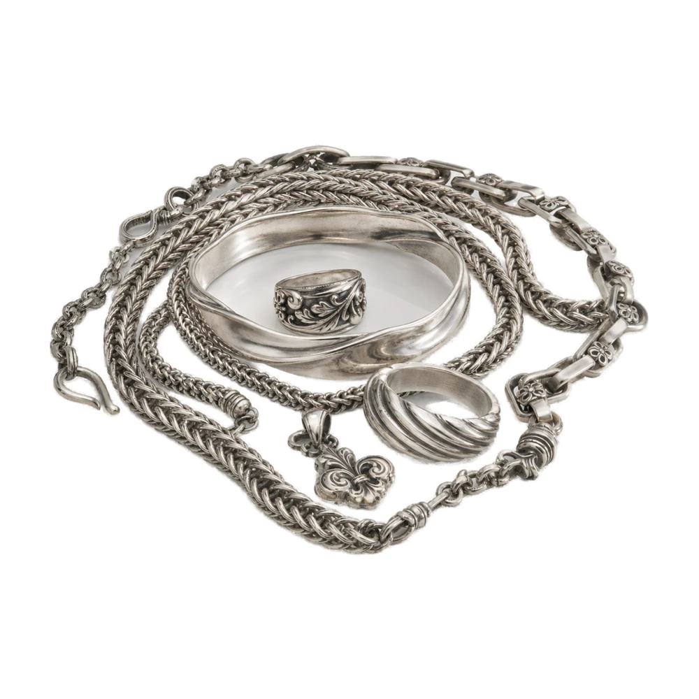 Silberschmuck aus Ketten, Armreif und Ringen