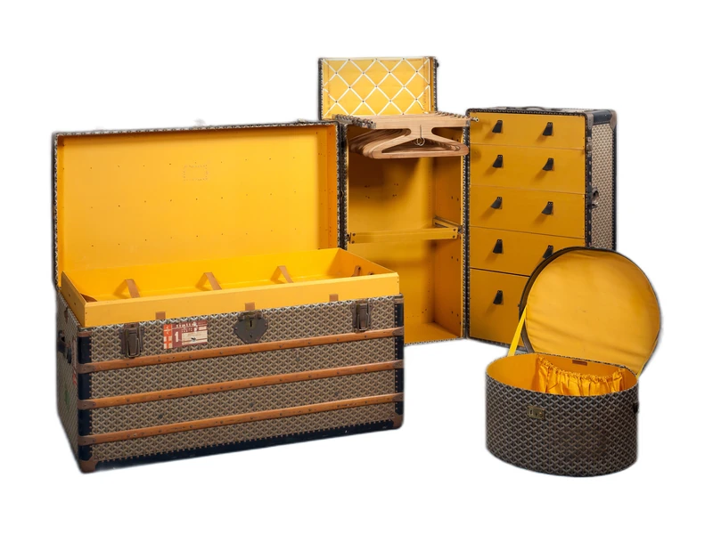 Historisches Goyard-Reisegepäck mit geöffneten Koffern und Hutkoffer